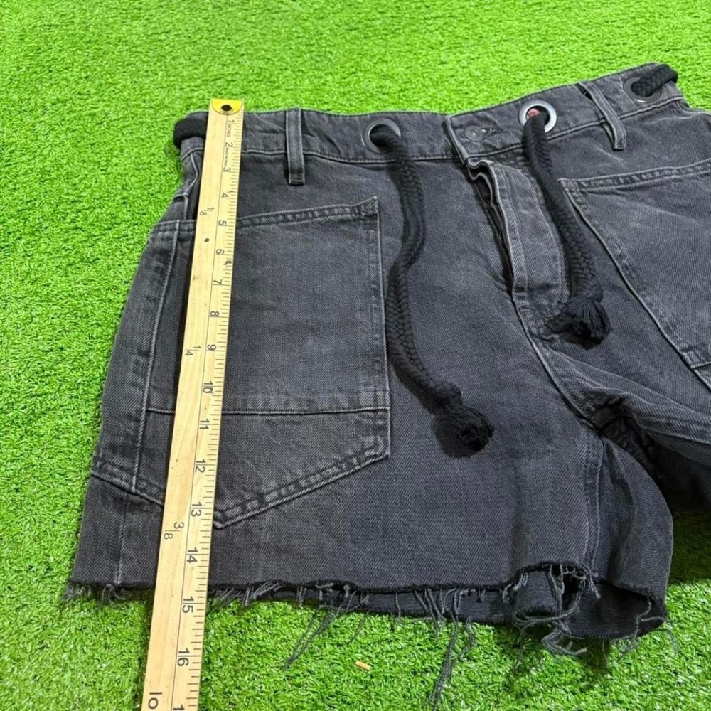 Free People We The Free Black Denim Moxie Barrel Shorts Drawstring Size 28 NEW - Picture 2 of 8